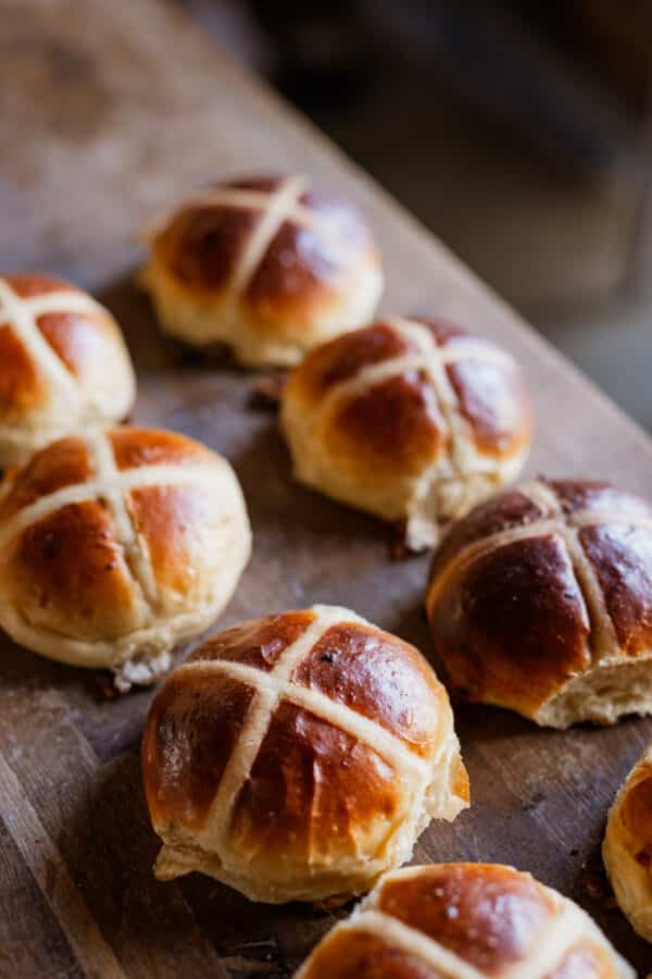 Ashmore Cheddar & Torpedo Ale Hot Cross Buns (pack of 4)